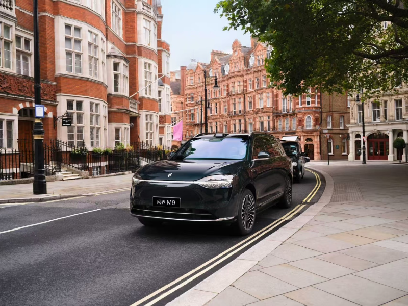 累计交付超25万辆！问界M9树50万元级豪华车价值标杆