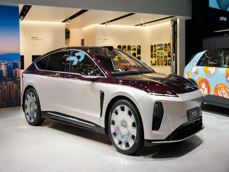 蔚来ET9地平线版 广州车展再添⽇照⾦⼭拂晓黎明新配⾊