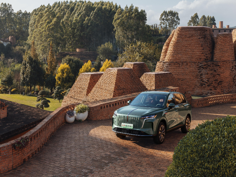 提升大五座SUV价值获得感！红旗HS6 PHEV正式上市，17.88万元起售