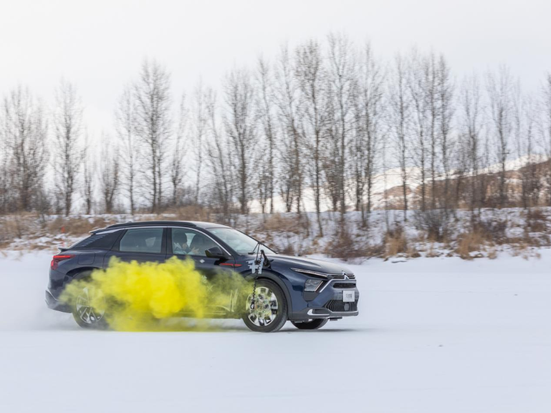 凡尔赛C5 X与508L斩获2025极寒驾控安全验证证书 以非凡驾控守护用户出行安全