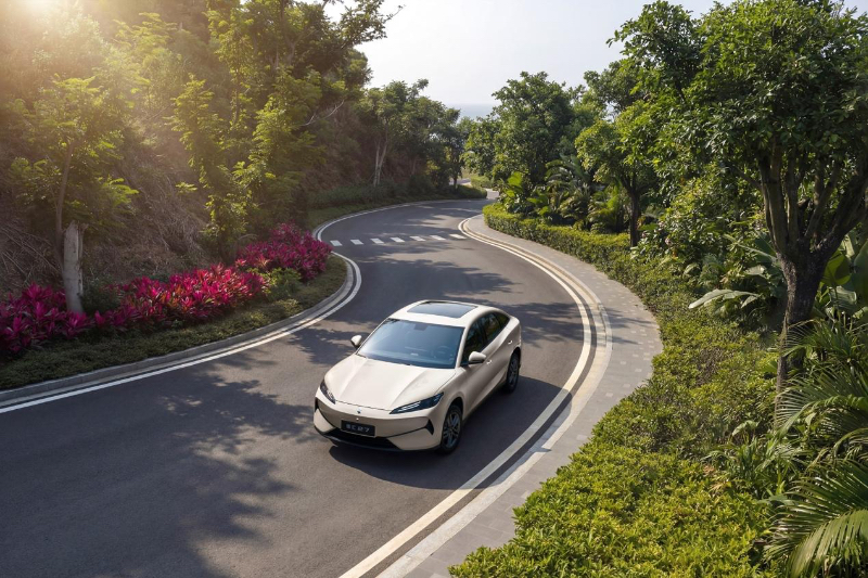 领汇e7上市售价9.58万起，搭载第二代刀片电池及闪充技术