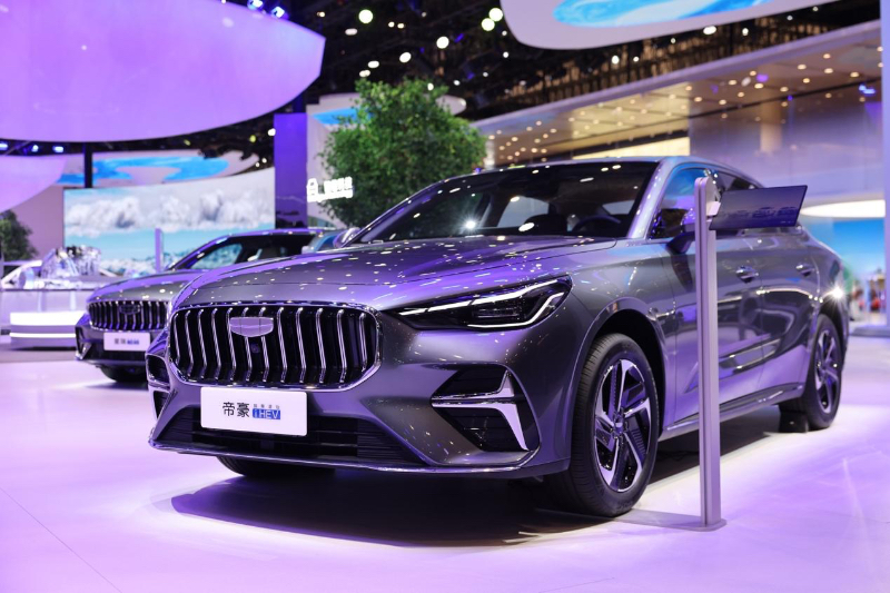 第5代帝豪 i-HEV智擎混动首秀北京车展，刷新吉尼斯纪录 开创国民家轿2L时代