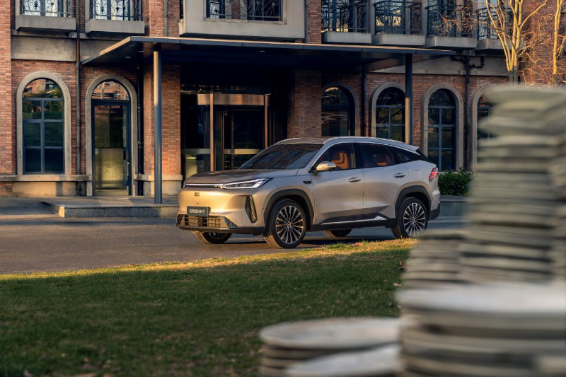 主流精品电混SUV引领者”吉利银河M7远航家引领美好生活